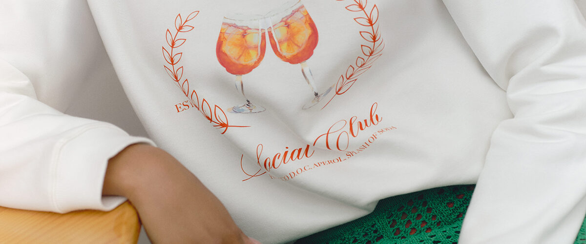 Aperol Spritz y Falabella fusionan moda y estilo de vida con su primera colección exclusiva