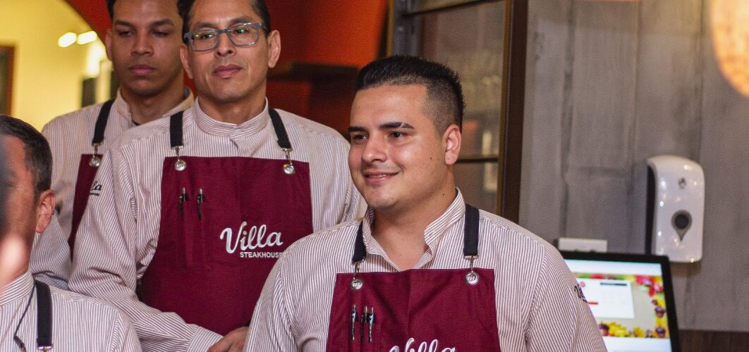 Villa Steakhouse: Sabor Premium y Homenaje Heroico en su exitosa preinauguración en San Isidro