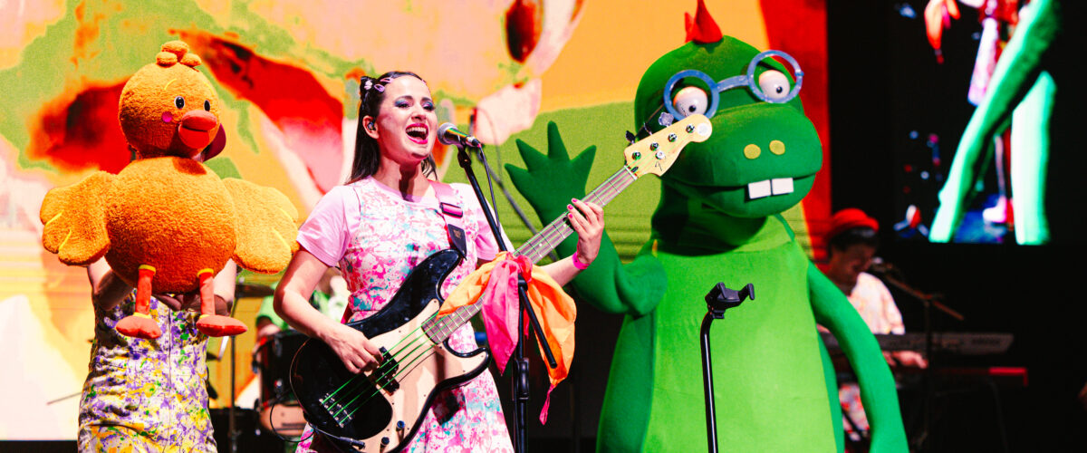 Pequeño Pez defiende el valor de la música infantil en tiempos de pantallas y redes sociales